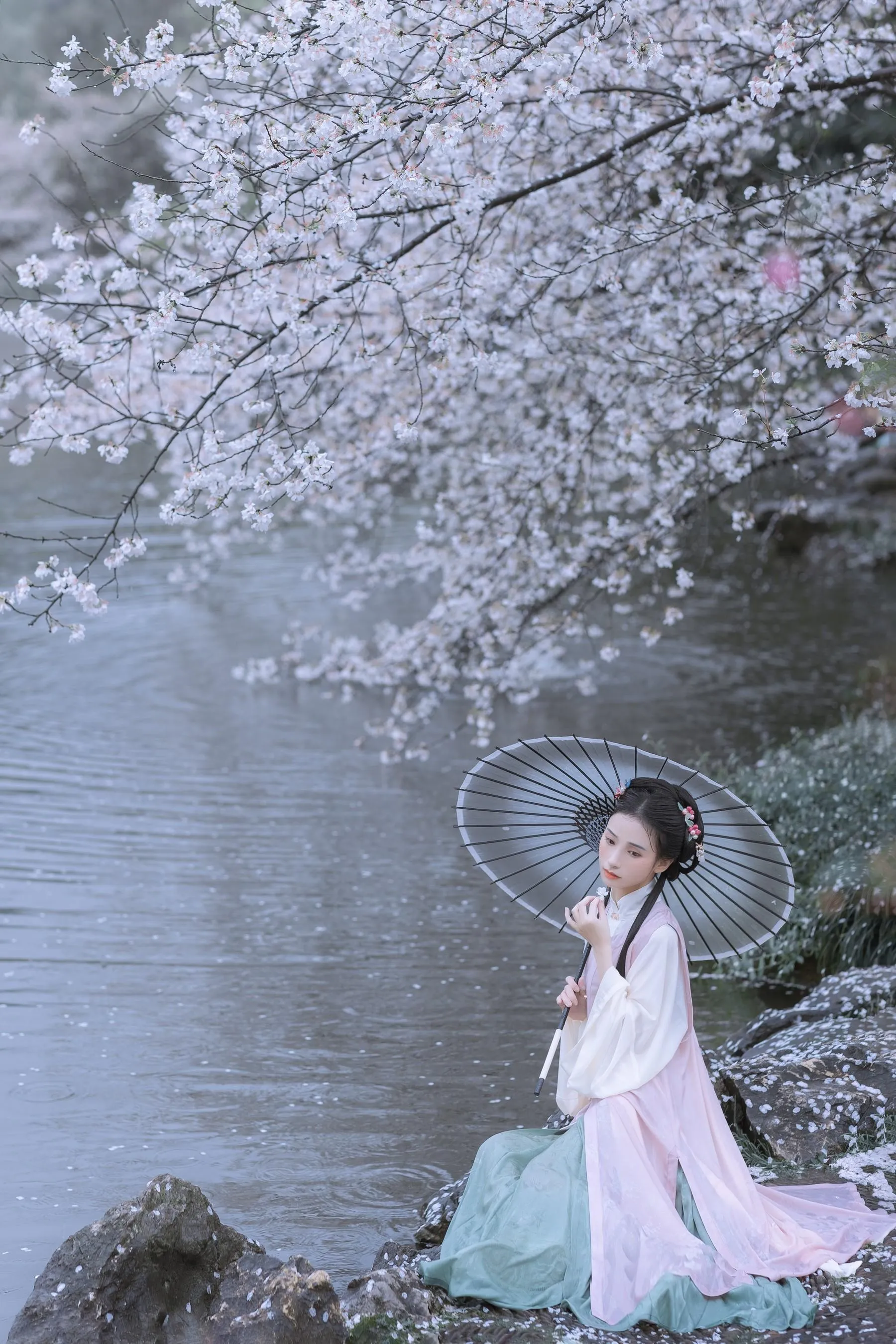 [艺图语] 2022.05.25 雨樱花 眸小妖 [46P]插图6